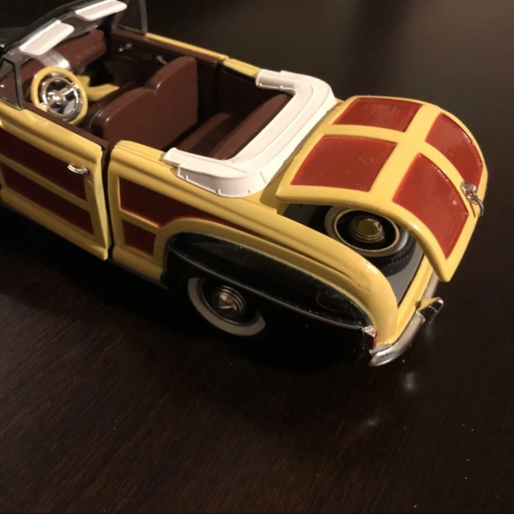 1946 Ford Sportsman Convertible Diecast 1:32 National Motor Museum Mint Case - Picture 6 of 6